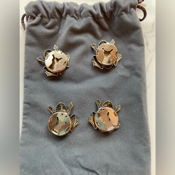 🎄$3 bundled Like New Silver Tone Frog Button Covers, Set of 4 - Picture 2 of 2